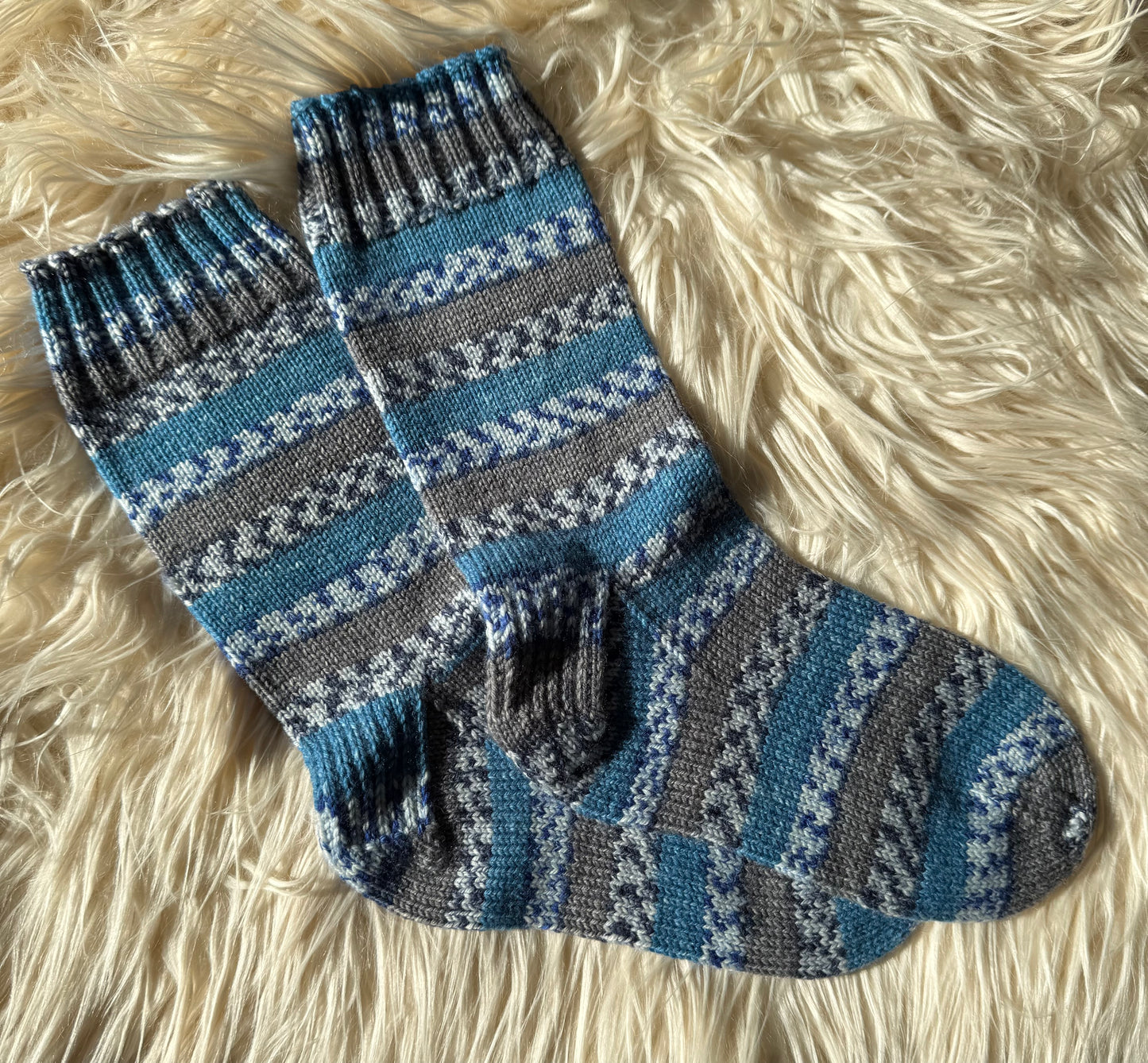 Woman’s Size 5-7 Men’s Size 4-6 75% Superwash Merino Wool, 25% Nylon