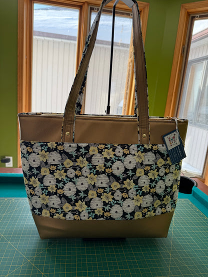 Minerva Shoulder Bag