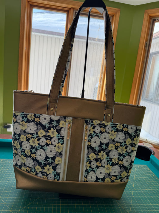 Minerva Shoulder Bag